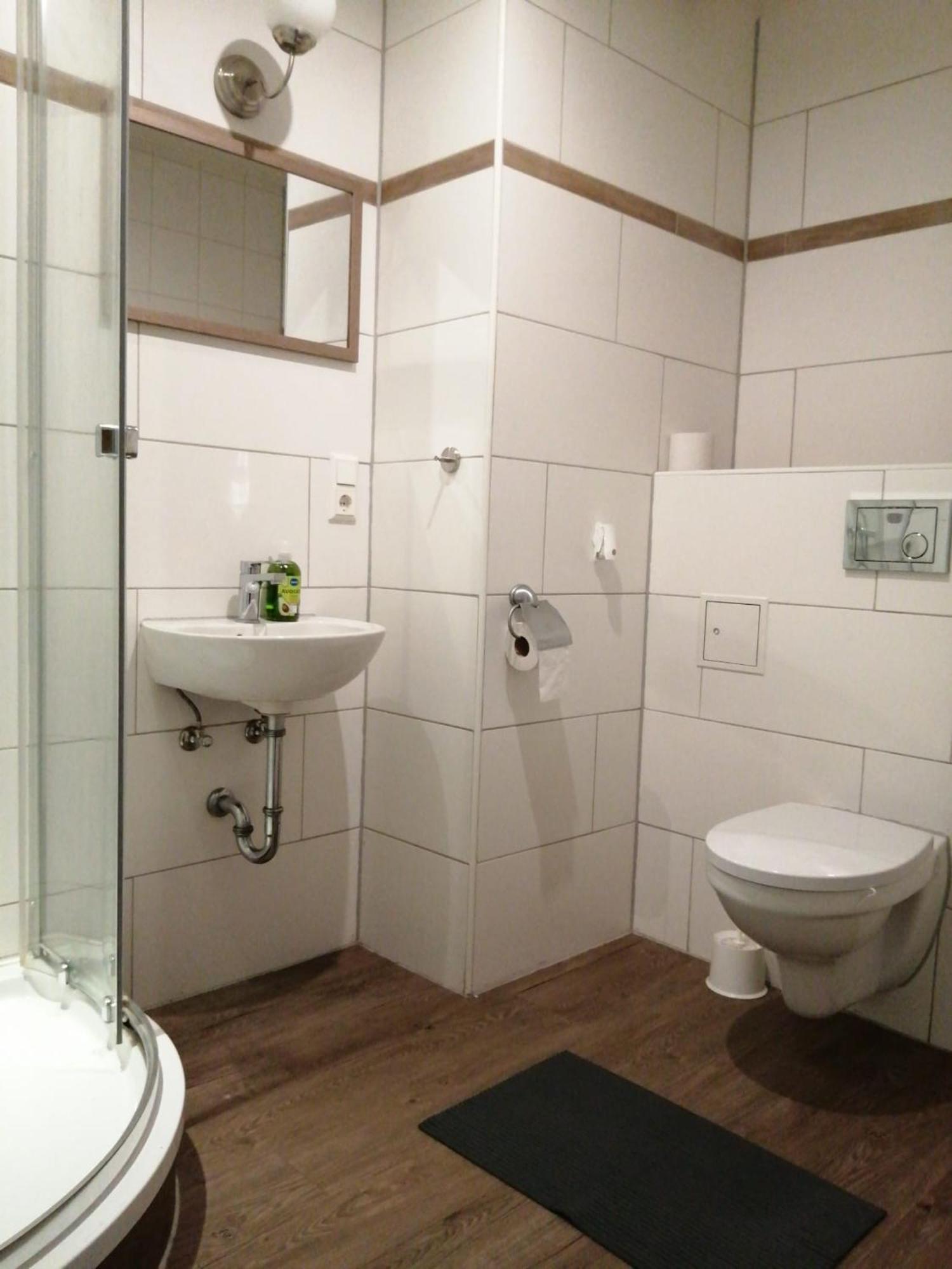 Hotel-Garni "Zum Loewen" Bad Freienwalde Esterno foto